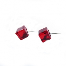 Náušnice swarovski elements kocky 8 mm červené LIGHT SIAM – napichovačky